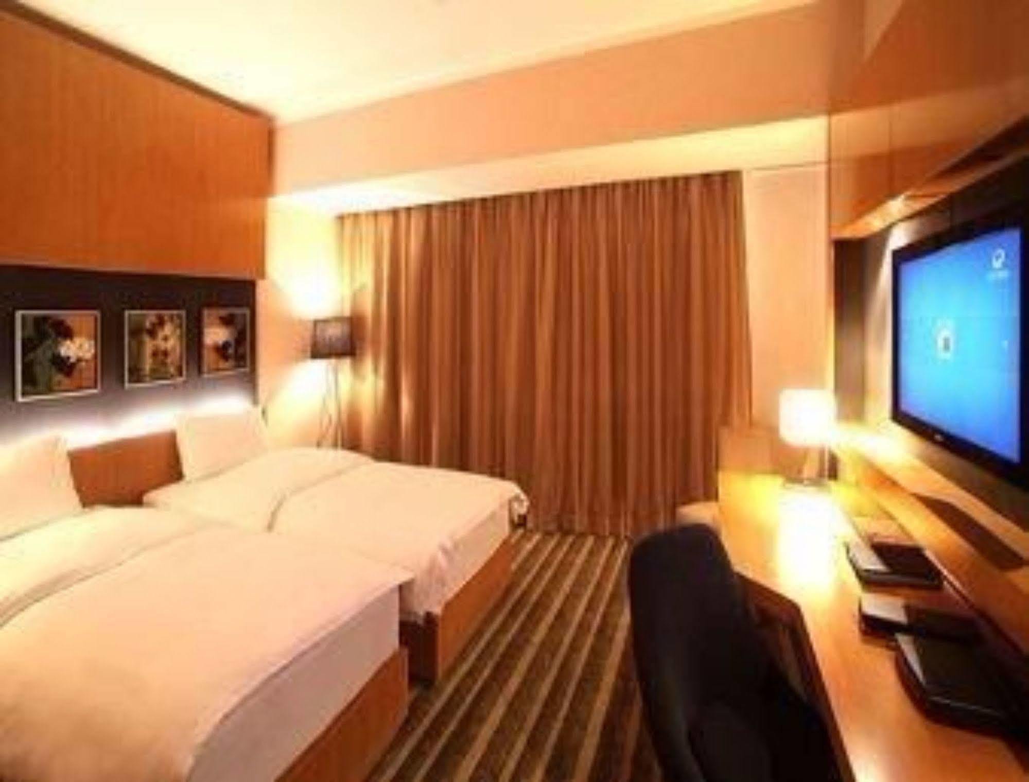 Ramada Ulaanbaatar City Center Ngoại thất bức ảnh