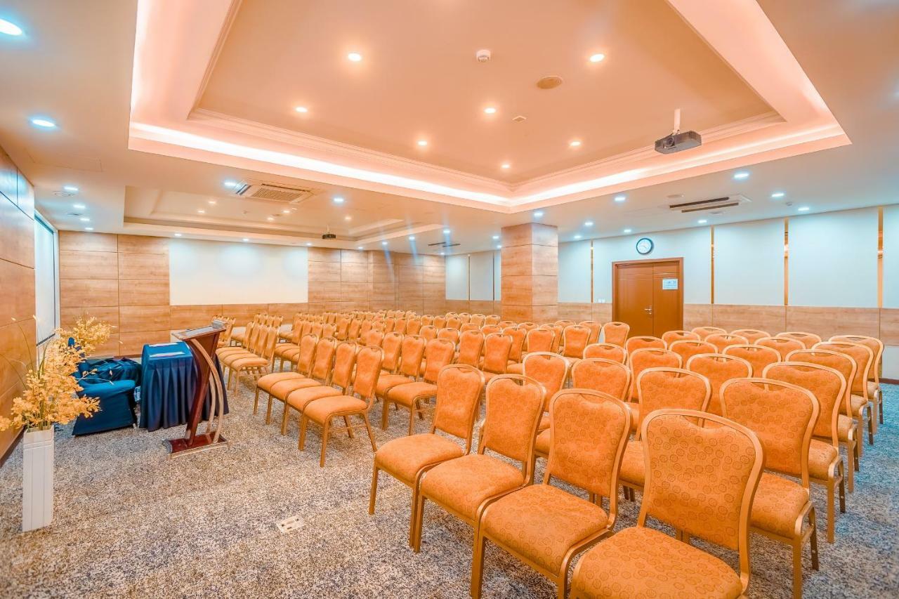 Ramada Ulaanbaatar City Center Ngoại thất bức ảnh